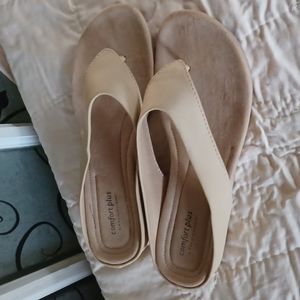 Sandals size 9.5 Comfort us by Predictions